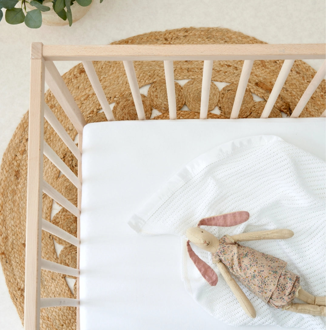 Choosing Safe Cot Sheets: Fabrics, Breathability and Baby Skin