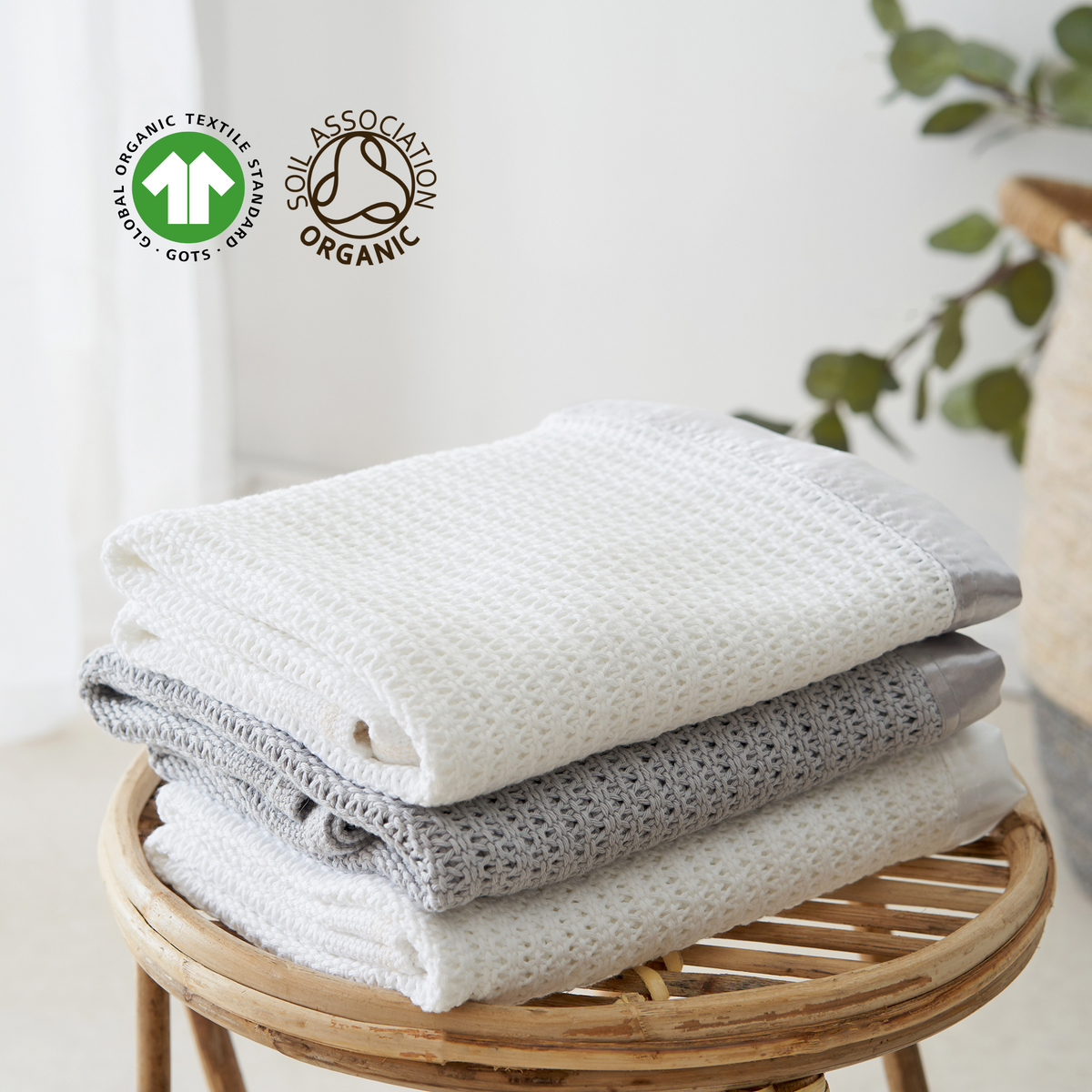 Exploring the Benefits of Cellular Blankets for Newborn Babies