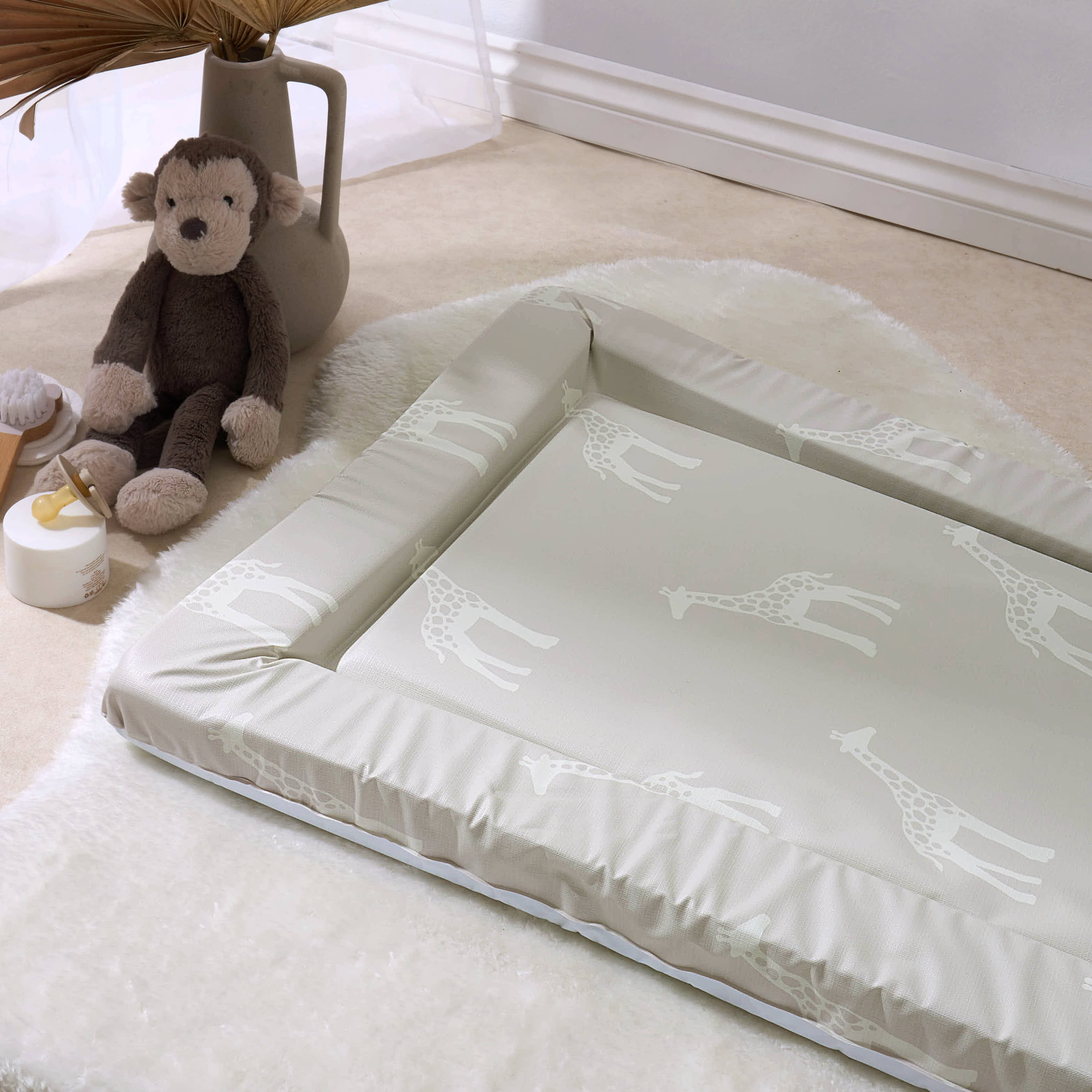 Baby Changing Mat - Milou the Giraffe - The Tiny Bed Company™