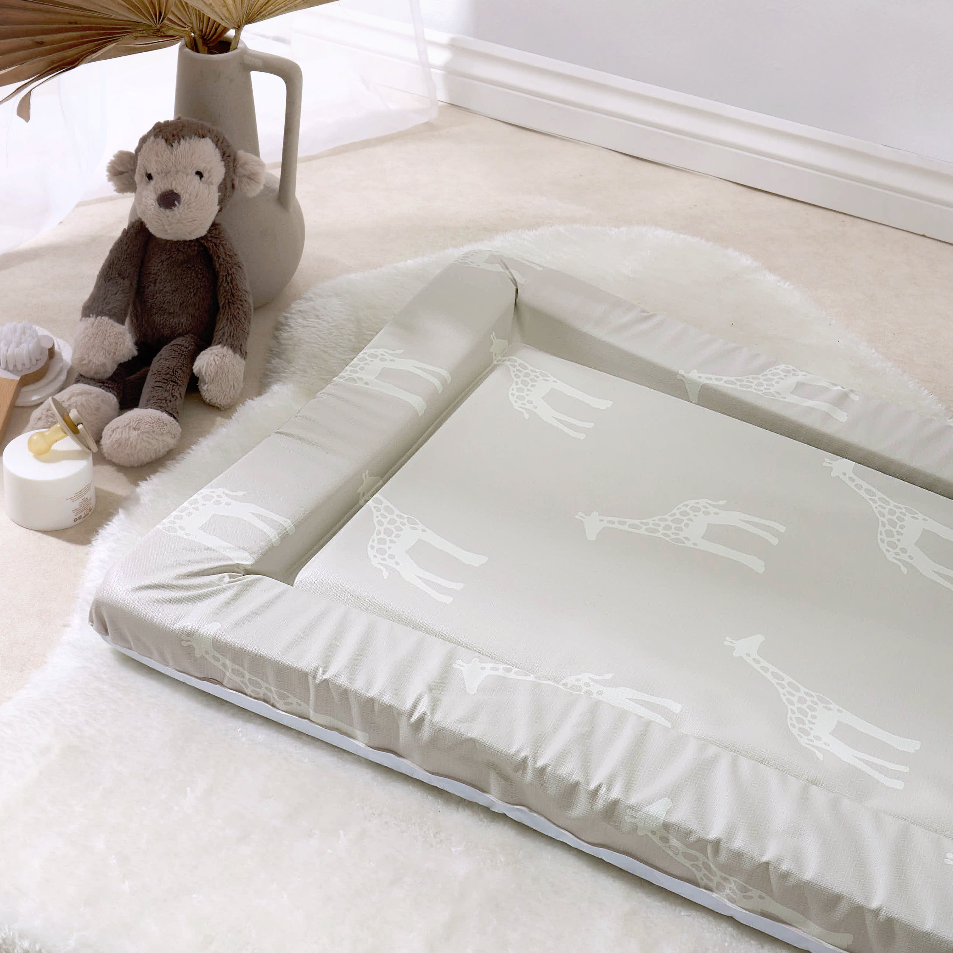 Baby Changing Mat - Milou the Giraffe - The Tiny Bed Company™