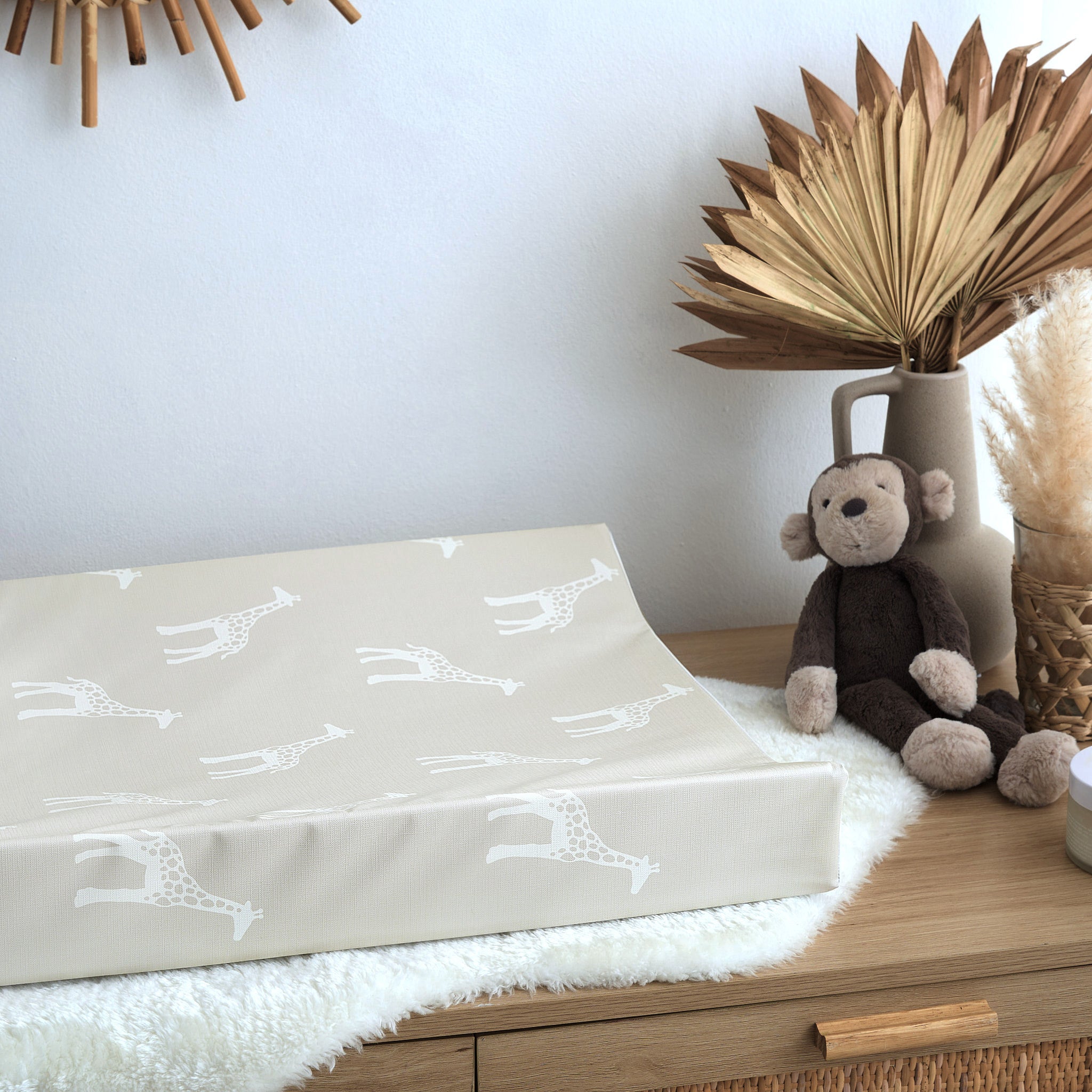 Anti-Roll Changing Mat - Milou the Giraffe - The Tiny Bed Company™